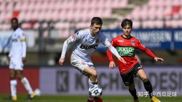 立场截然相 立场截然相