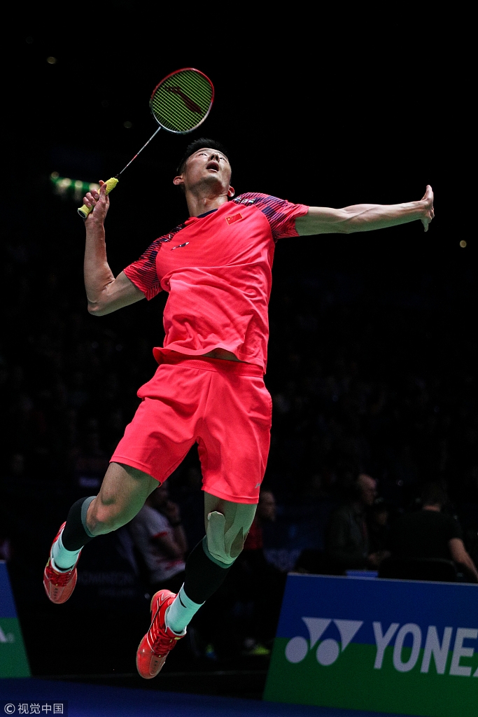 斯接受致敬 斯接受致敬